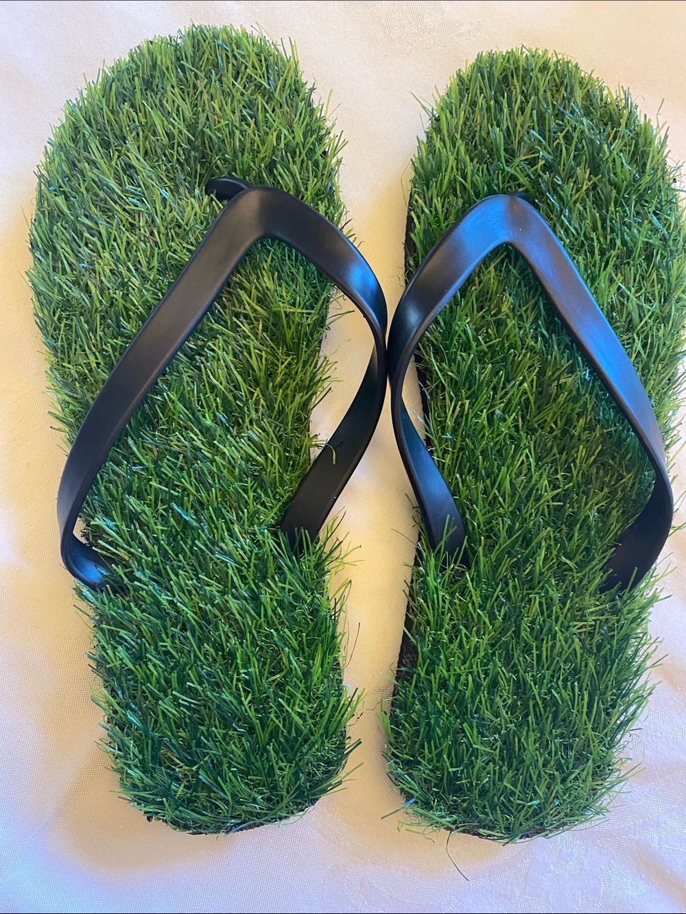 New Men's Size 11 Artificial Grass Flip Flops Novelty Turf Sandals